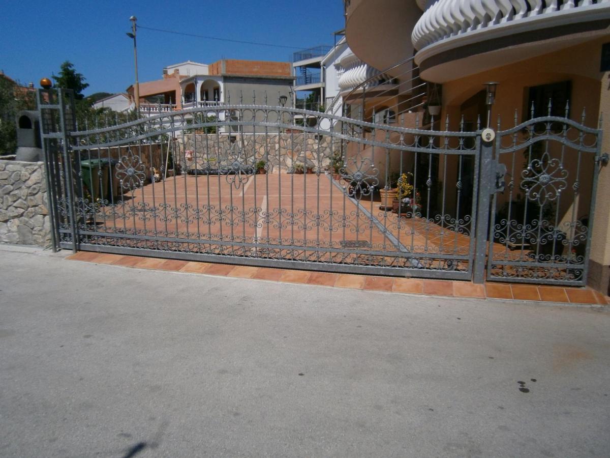 Apartments With A Parking Space Vodice - 13973 Exterior foto